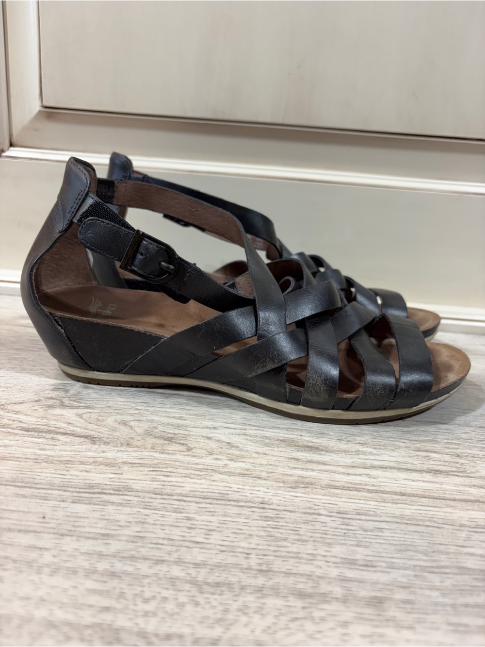Dansko Sandals Womens 39 8.5 Braided Strappy Adjustable Ankle Open Toe Wedge